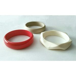 Set of 3 vintage lucite/plastic bangle bracelets